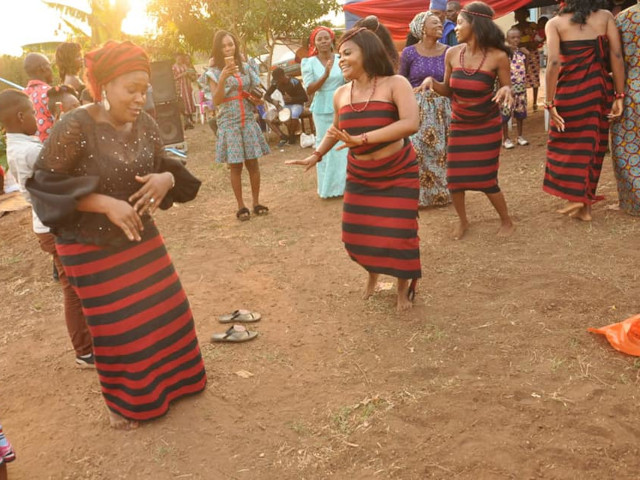 Idoma Women Dancing